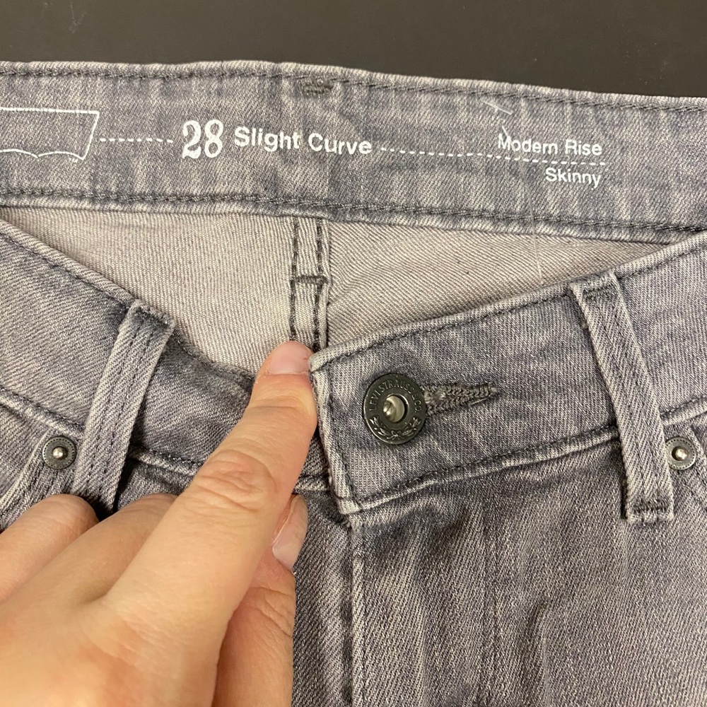 Levis - Picture 2 of 6